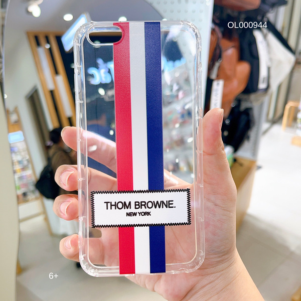 Ốp IP 6+ dẻo trong Thom Browne.