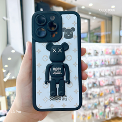 ** Ốp IP 13 Pro dẻo nên LV Bearbrick nổi - Xanh Lá