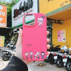 Ốp IP 13 Pro dẻo in Snoopy Lucky bo viền Hồng