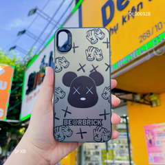 Ốp IP Xr nhám bạc Bearbrick nút bạc