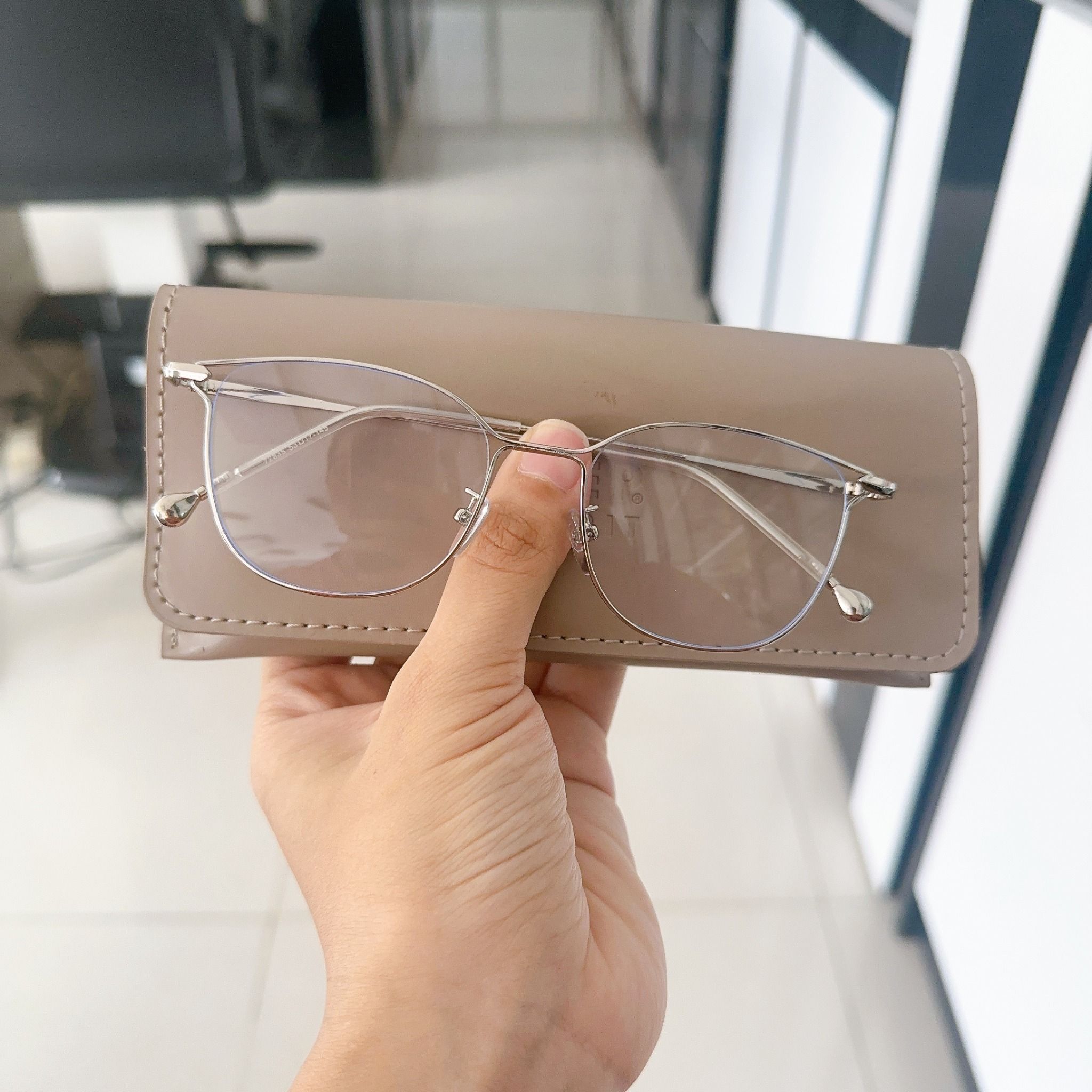 Gọng kính mã kim loại mèo