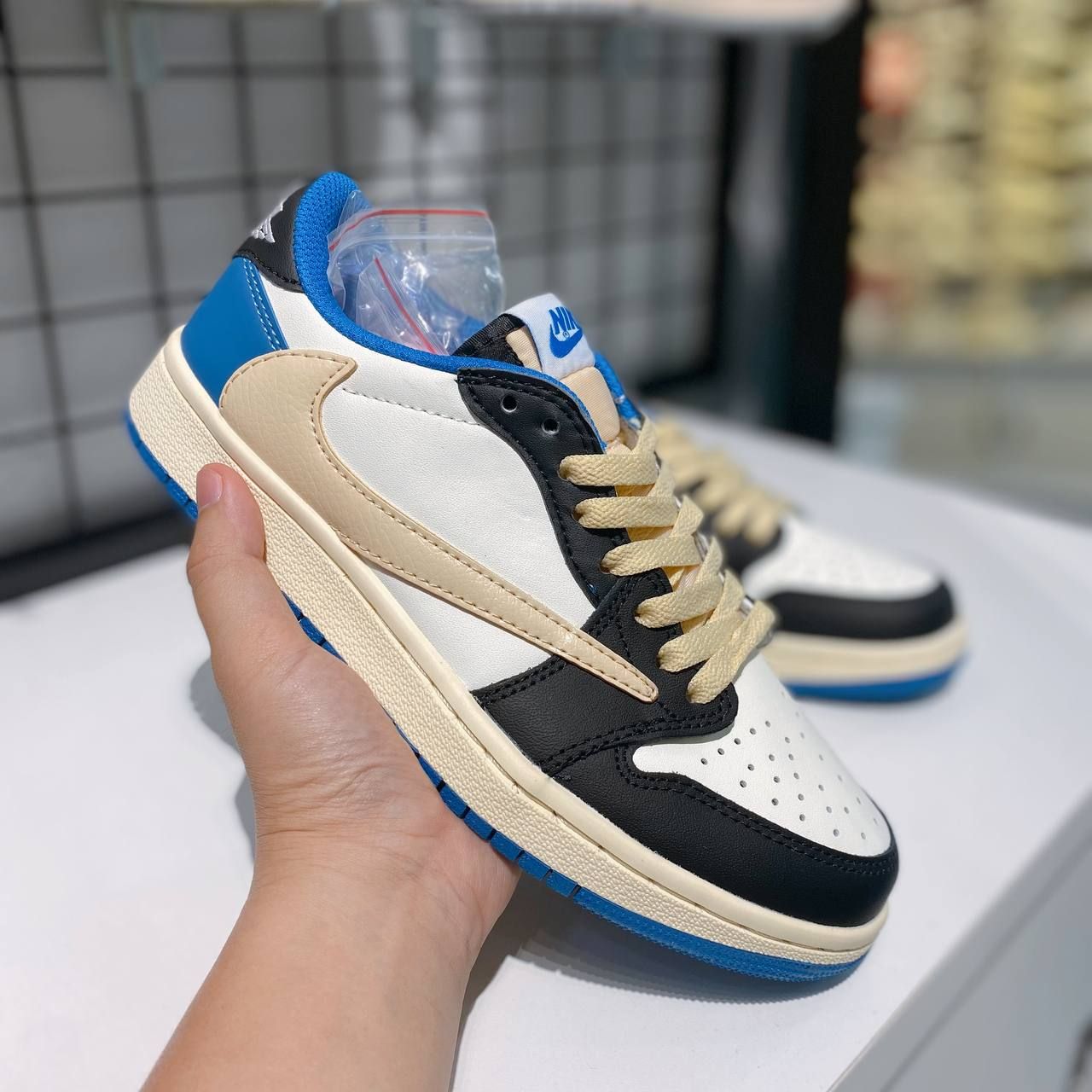  Giày Nike Jordan Low Travis Scott Fragment 