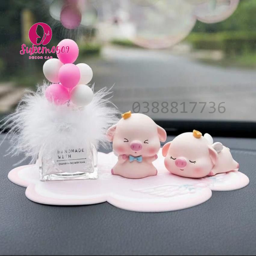 Bé heo hạnh phúc trang trí taplo ô tô