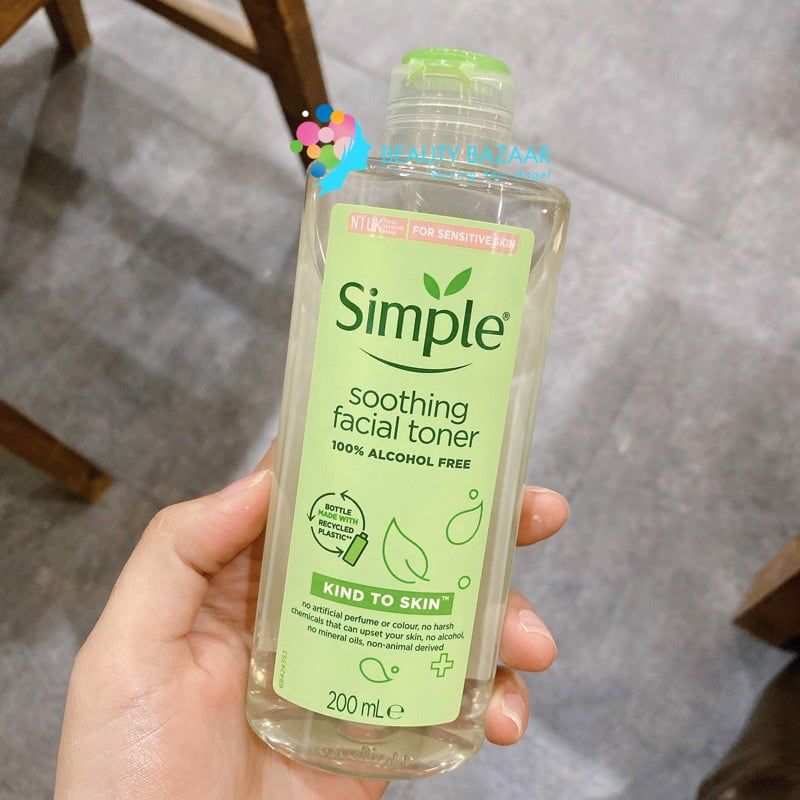 Nước hoa hồng làm dịu da, lành tính Simple Smoothing Facial Toner 200ml