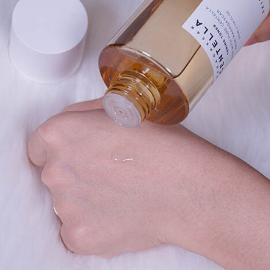 Nước Hoa Hồng Dưỡng ẩm Skin1004 Madagascar Centella Toning Toner 210ml