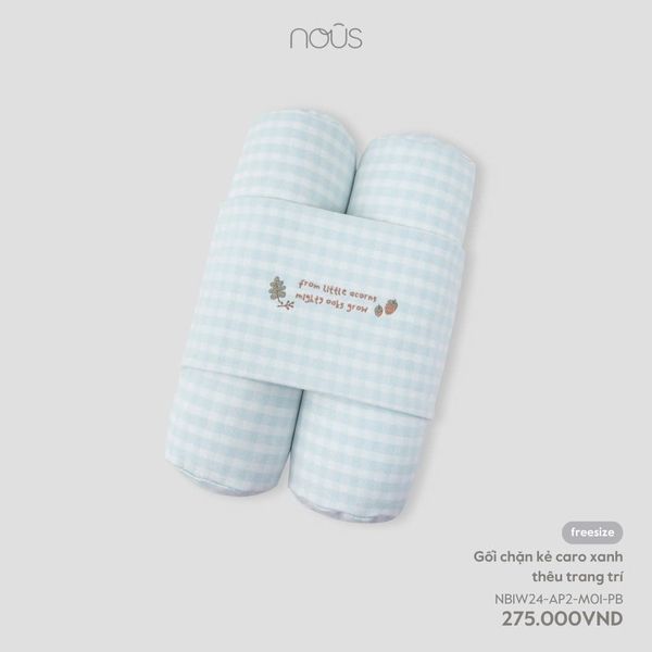 Gối chặn kẻ caro xanh thêu trang trí