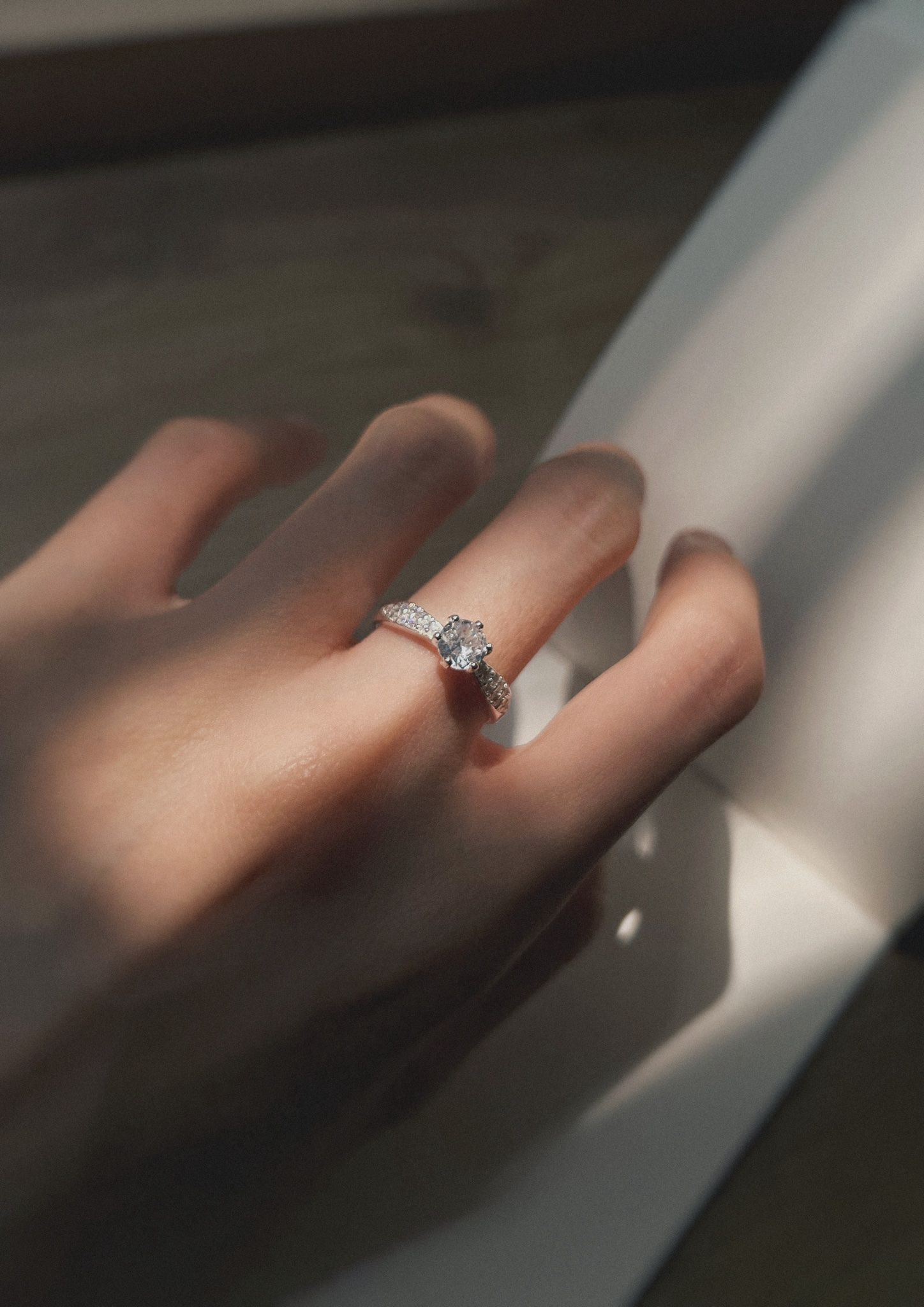 Nhẫn Ổ Đá 6 Trấu Viền Đá Đôi Hai Bên (Chiếc)