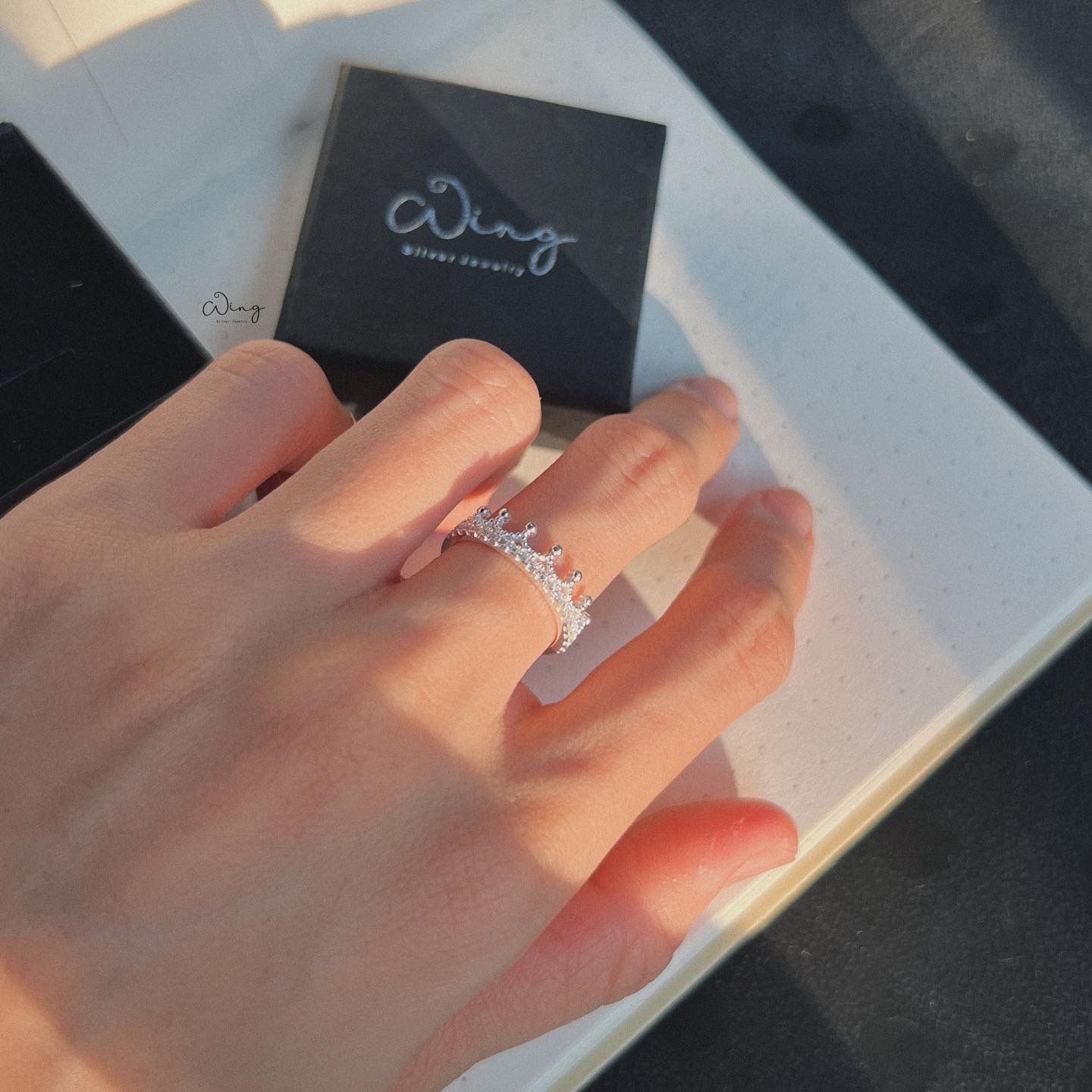 Nhẫn Vương Miện Vòng Tròn Gắn Đá (Chiếc)