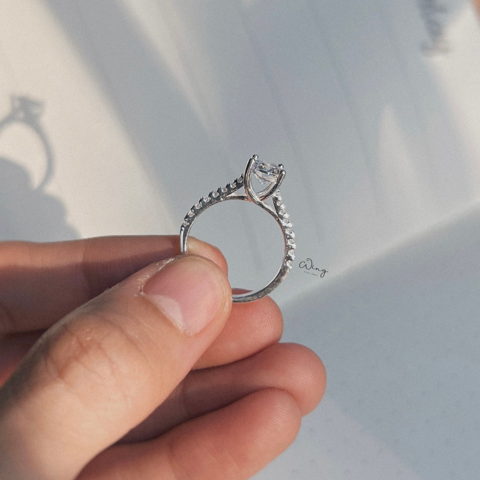 Nhẫn Ổ Đá 4 Trấu Cao Viền Đá Mềm (Chiếc)
