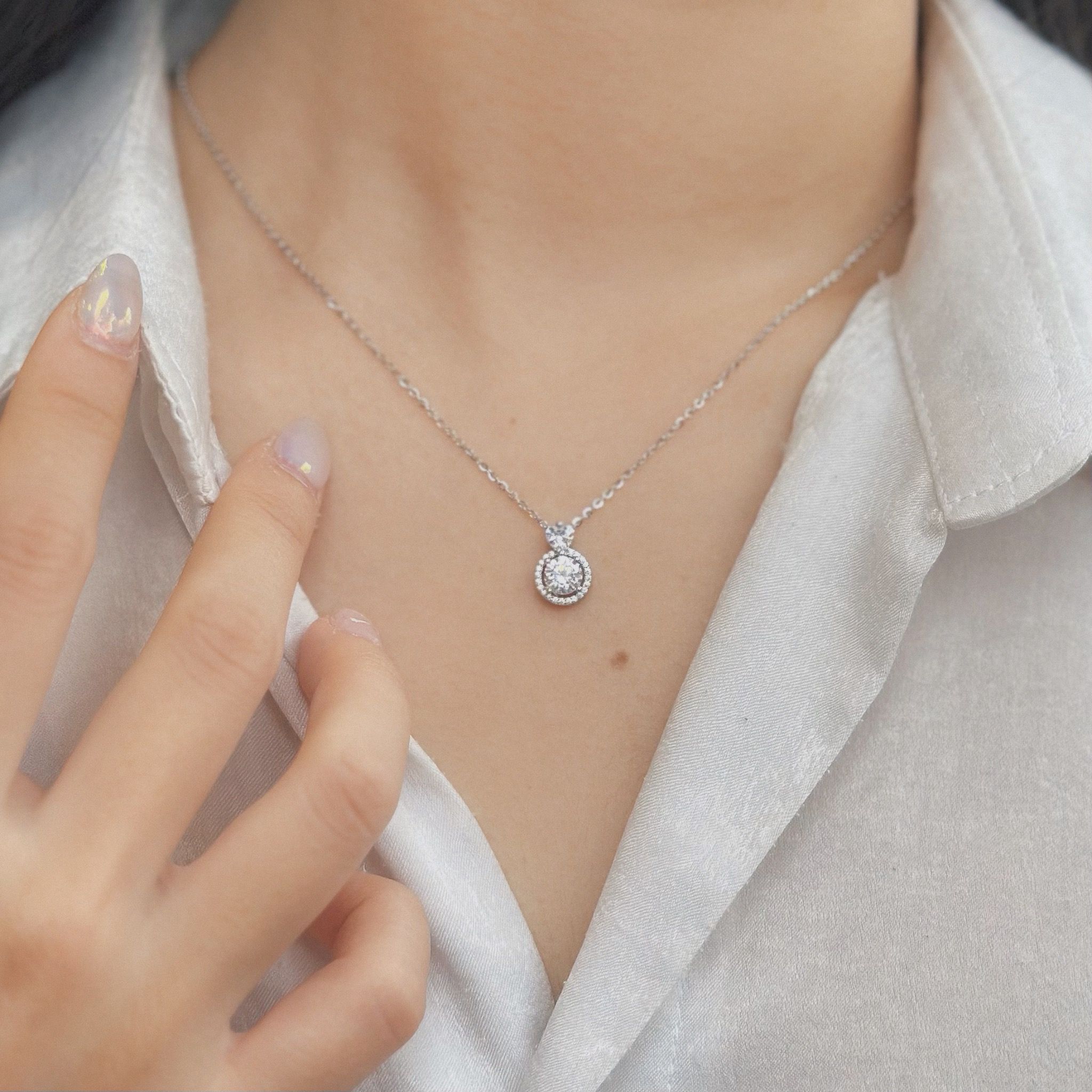 Dây Chuyền Mặt Đá Tròn Viền Đá Chóp Tim