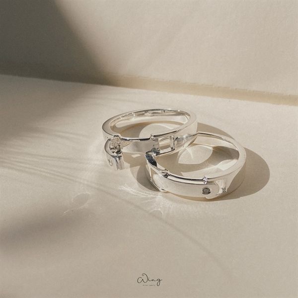 Nhẫn Đôi Secret Lock Gắn Đá Chuôi Nắp