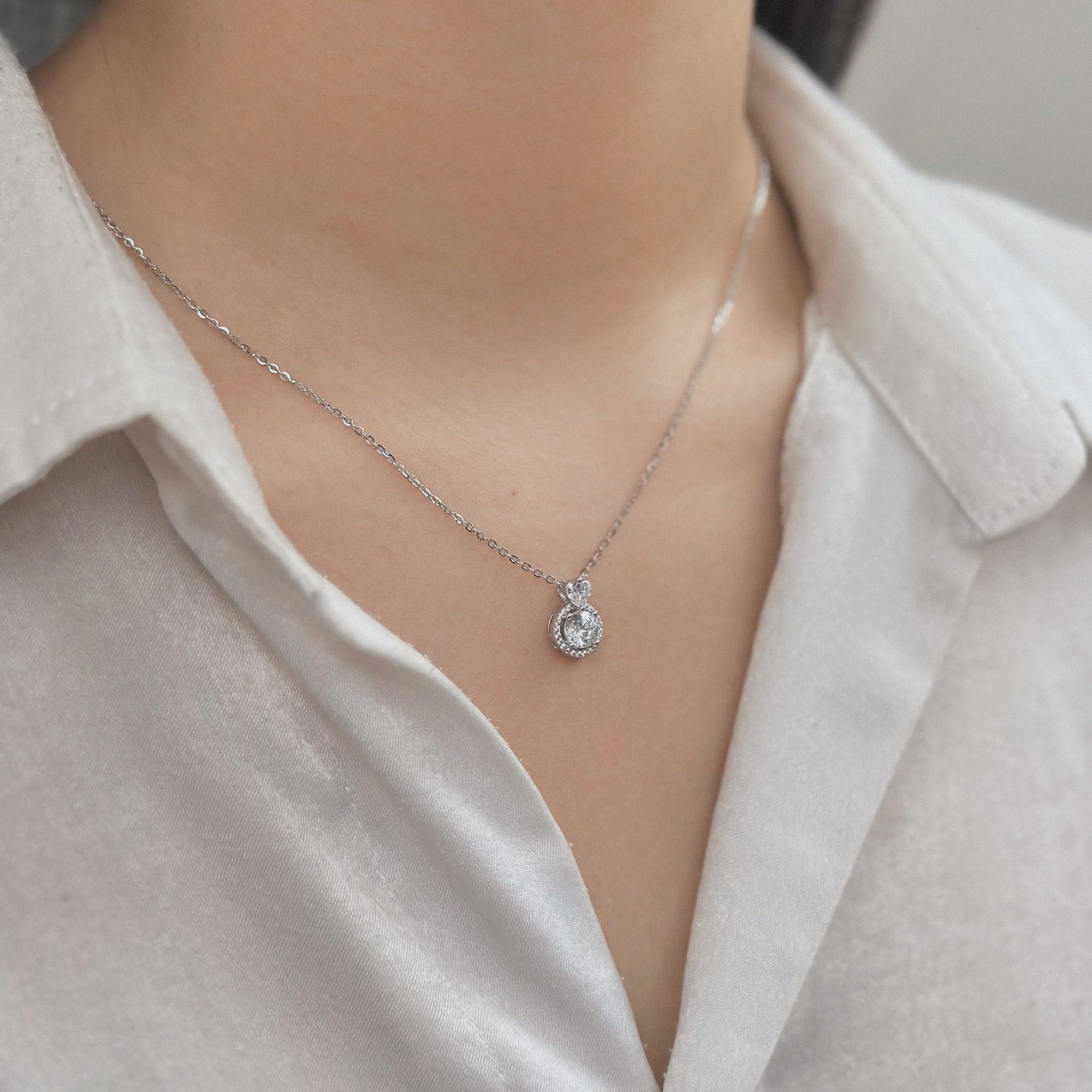 Dây Chuyền Mặt Đá Tròn Viền Đá Chóp Tim