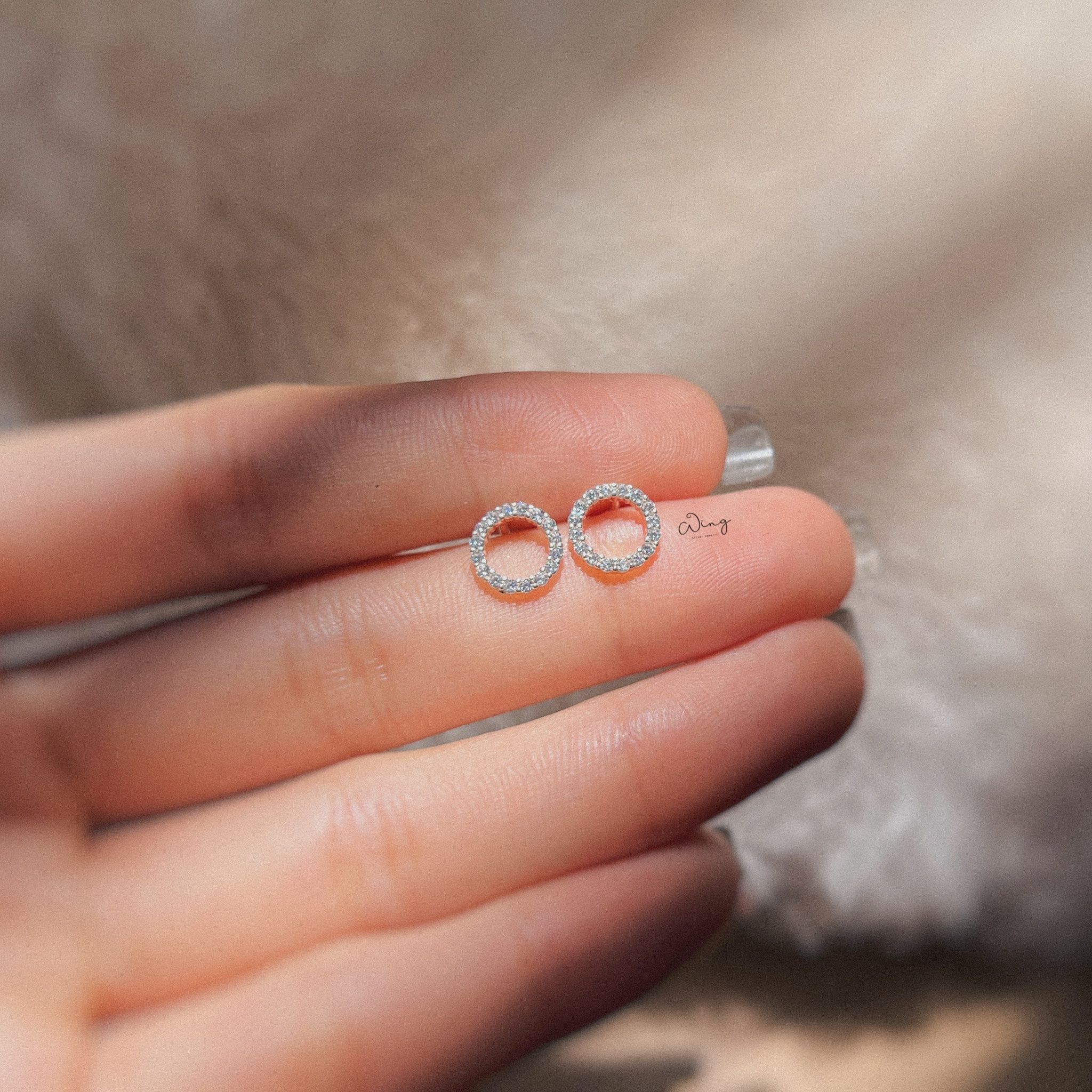 Khuyên Tai Đá Viền Tròn Rỗng 8mm (Đôi)