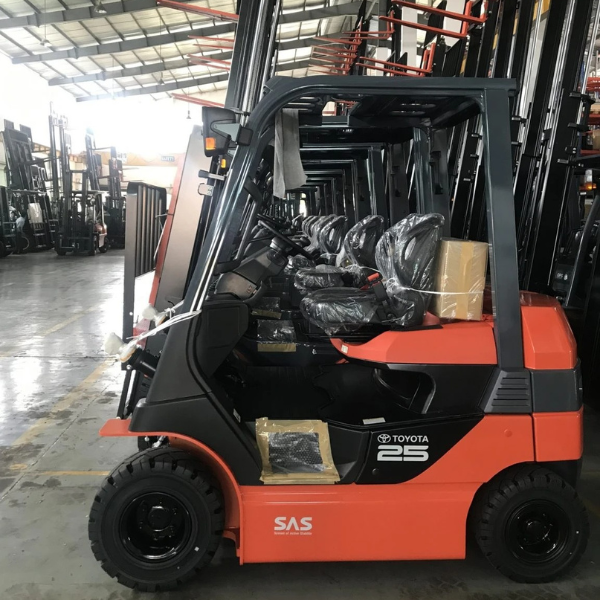 Xe nâng điện ngồi lái Toyota 8FB-Tốt nhất trong phân khúc xe forklift ngồi lái của Toyota