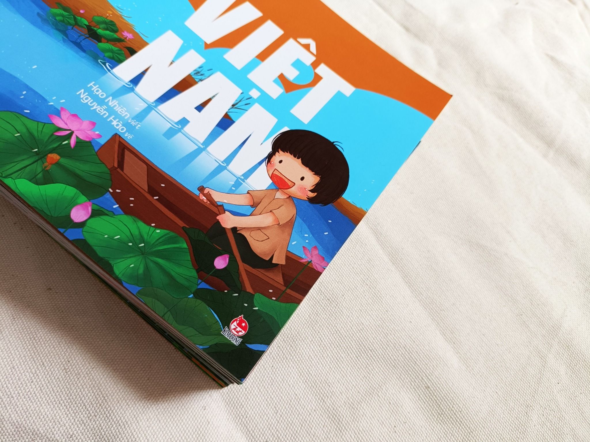Bộ sách Vòng quanh thế giới đi kèm D.World 1 (Việt Nam, Anh, Brazil, Nam Phi, Úc)