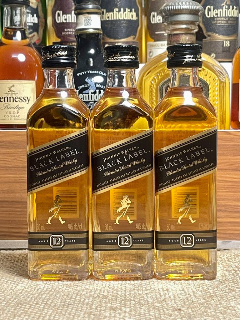 Johnnie Walker Black Label 50ml thủy tinh