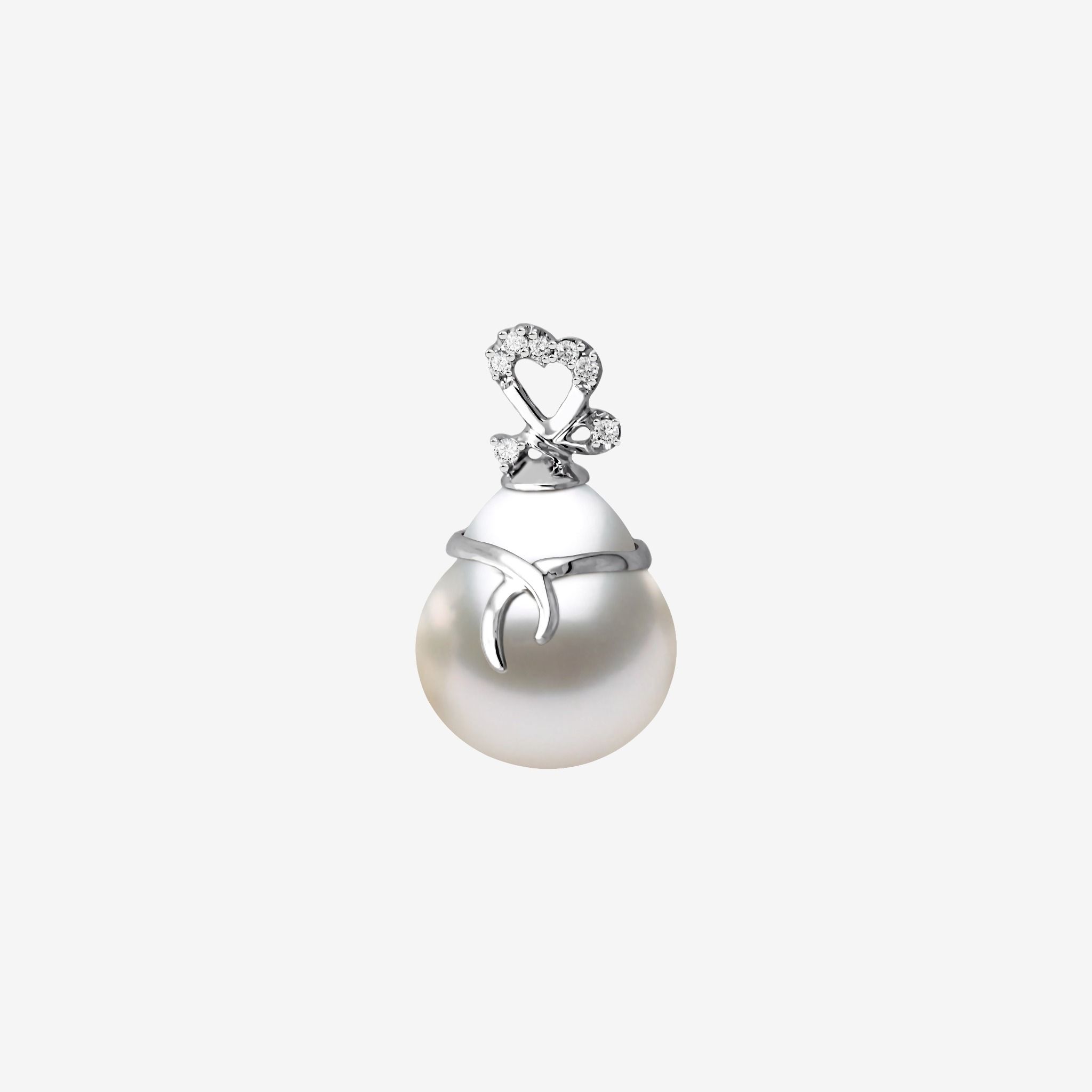CHRISTMAS-INSPIRED PEARL PENDANT