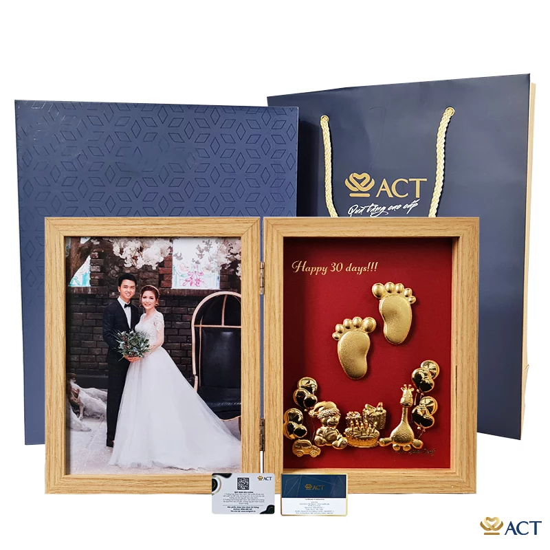 Quà tặng Khung Ảnh Đôi Bàn Chân dát vàng 24k ACT GOLD ISO 9001:2015 (Mẫu 2)