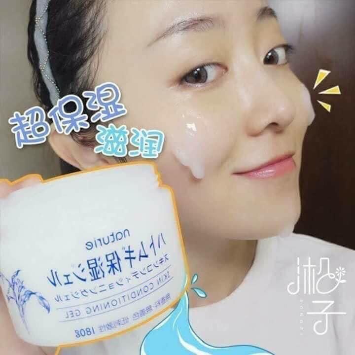 Gel Dưỡng Naturie Chiết Xuất Hạt Ý Dĩ 180g