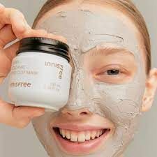 Mặt Nạ Đất Sét Tro Núi Lửa Innisfree Super Volcanic Pore Clay Mask 100ml (Mẫu Mới)