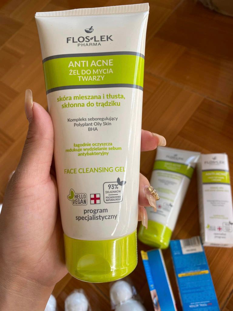 Gel Rửa Mặt Cho Da Dầu Mụn Floslek Anti Acne Face Cleansing Gel 200ml