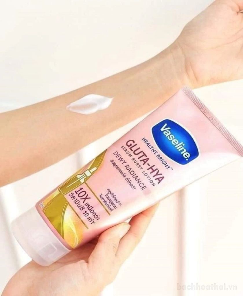 Vaseline - Gluta-Hyal 330ml #Dewy Radiance (Hồng)