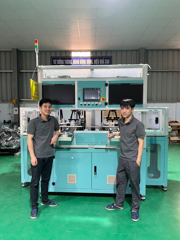 Machine system combined with automatic measuring robot for product diameter