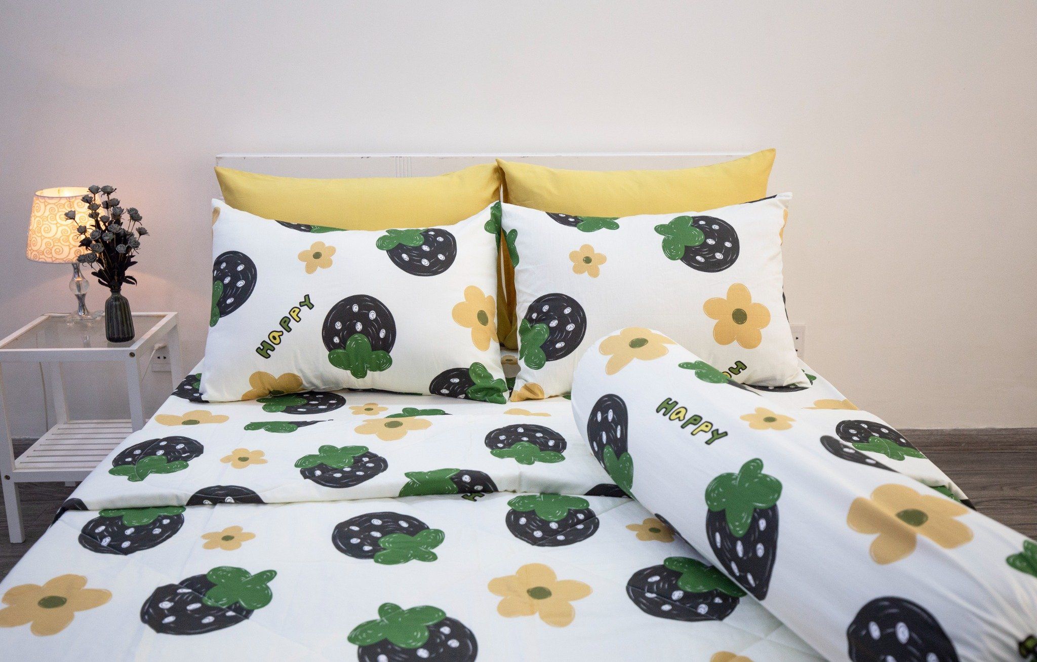 BỘ COTTON HOẠ TIẾT TRÁI DÂU ĐEN