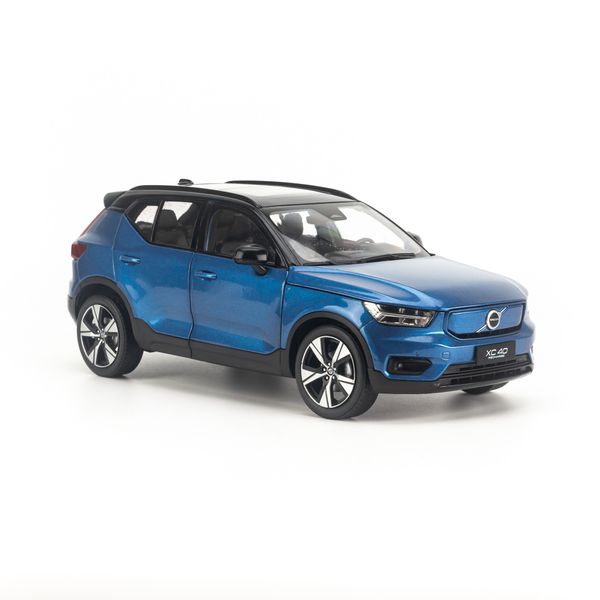Mô hình xe Volvo XC40 Recharge 2022 1:18 Dealer – Cửa hàng