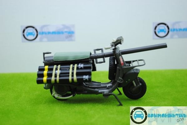 Vespa TAP Modellauto 1:18 – Graugrünes Fertigmodell Von 1956 Für Sammler