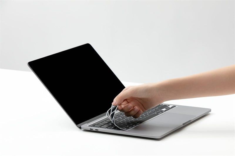 Phủ Phím Innostyle Black (USA) Macbook Pro 14 (M1)/ Air M2