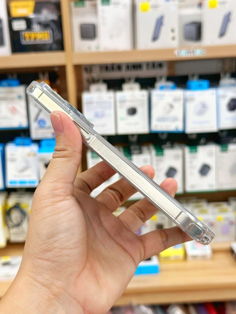 Ốp 15 Pro Likgus Trong