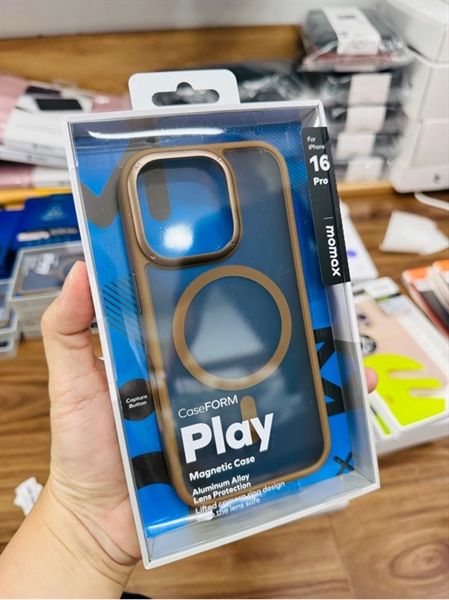 Ốp 16 Pro Momax Crystal Pro Magsafe
