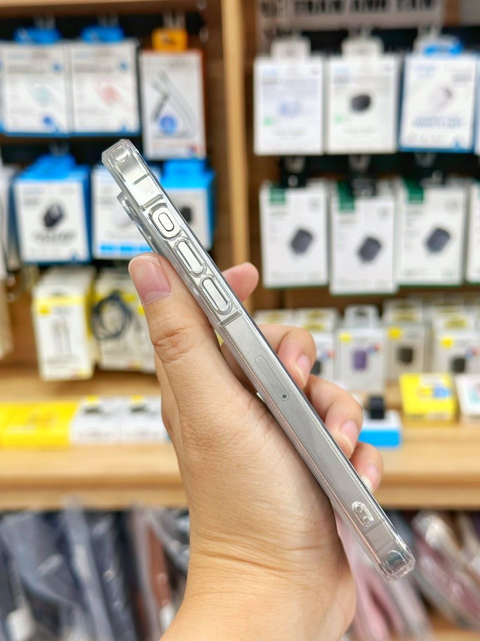 Ốp 15 Pro Likgus Trong