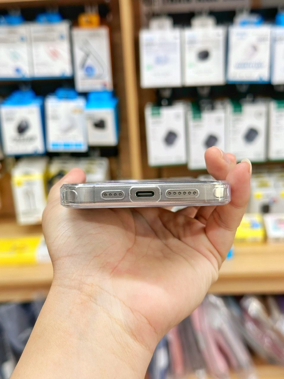 Ốp 15 Pro Likgus Trong