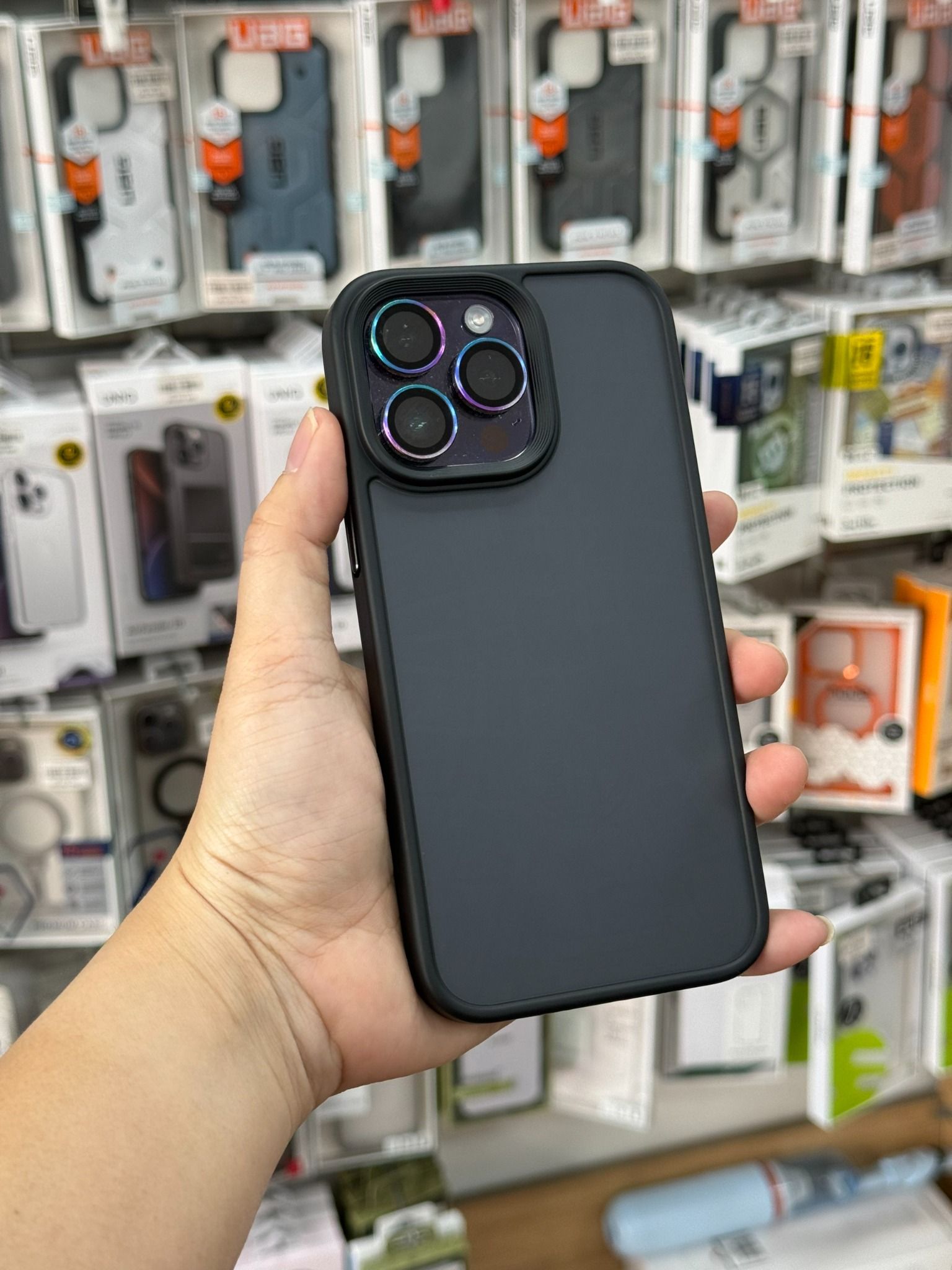 Ốp 14 Promax Likgus Nhám Viền Màu (Đen)