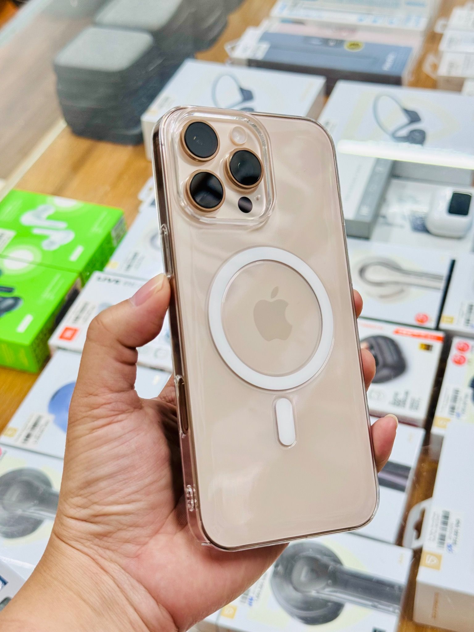 Ốp 16 Pro Trong Magsafe Wiwu invisible Pro