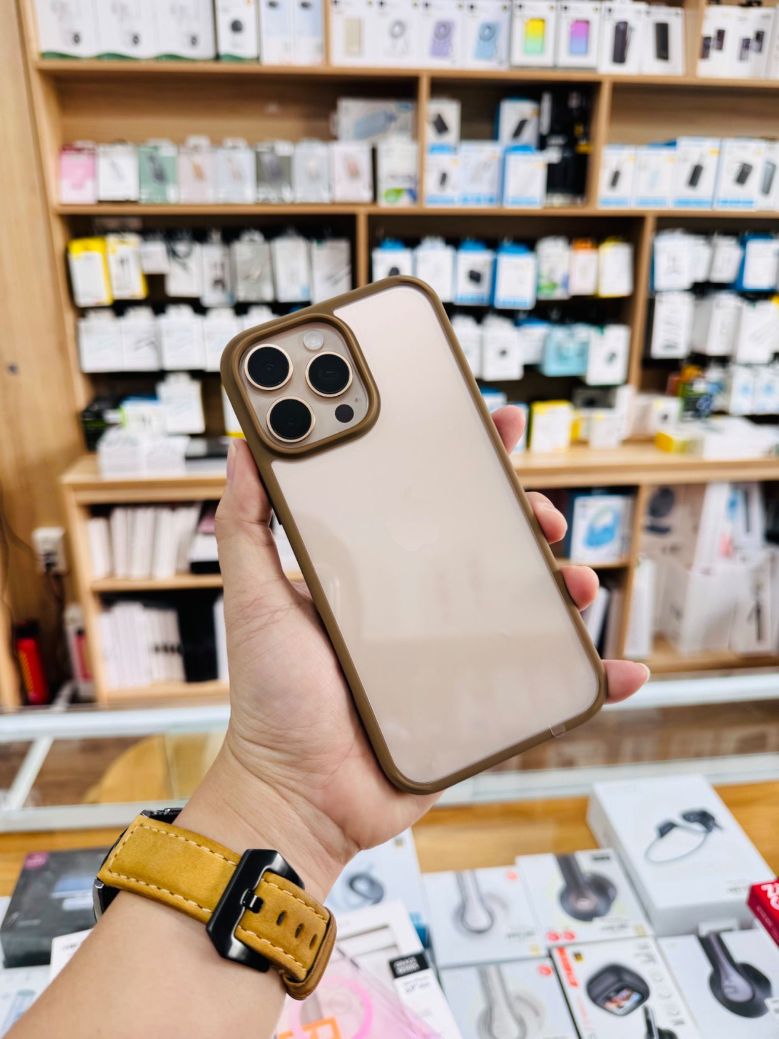 Ốp 16 Pro Likgus Ming-Desert
