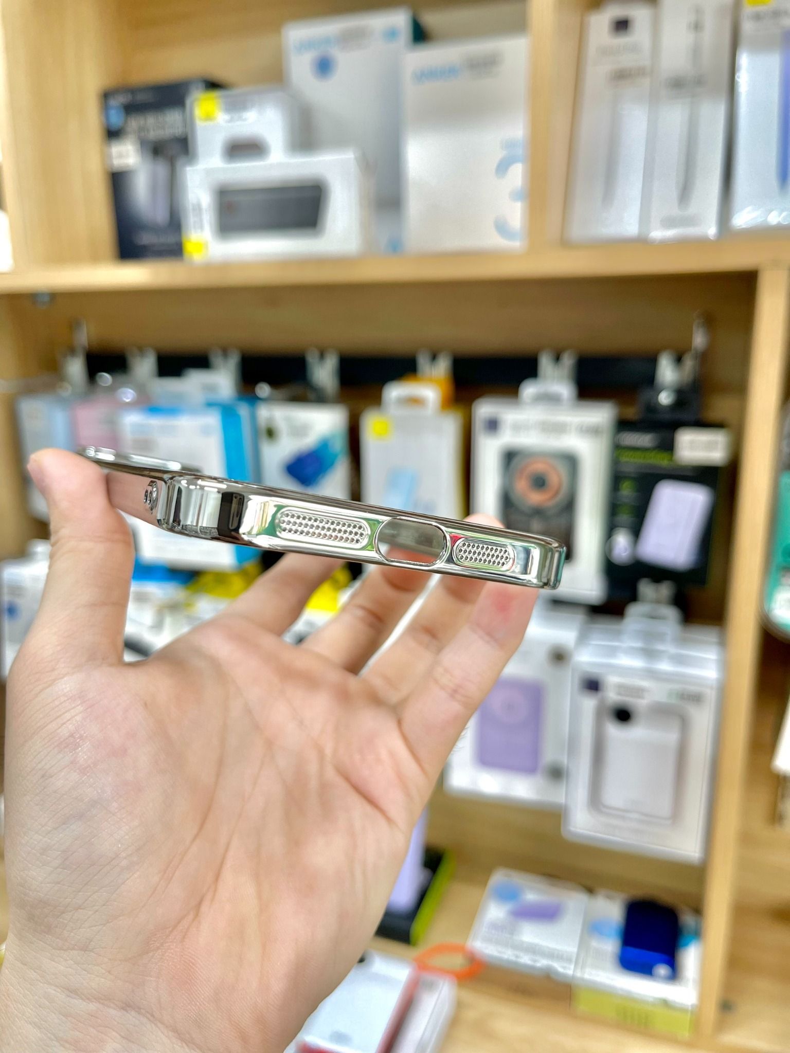 Ốp 15Plus Memumi Magsafe-Kim Tuyến