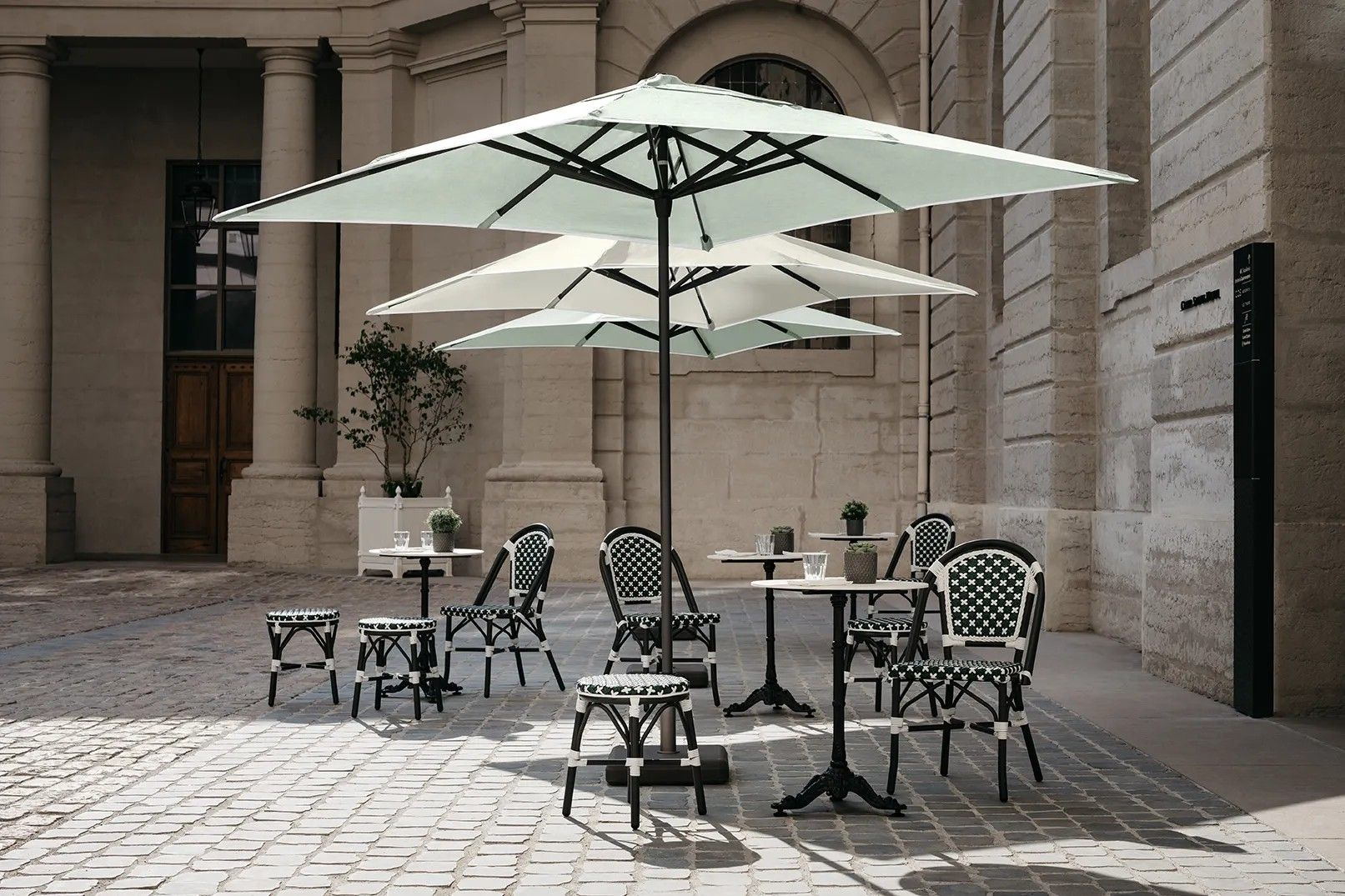 DEMOISELLE Chair