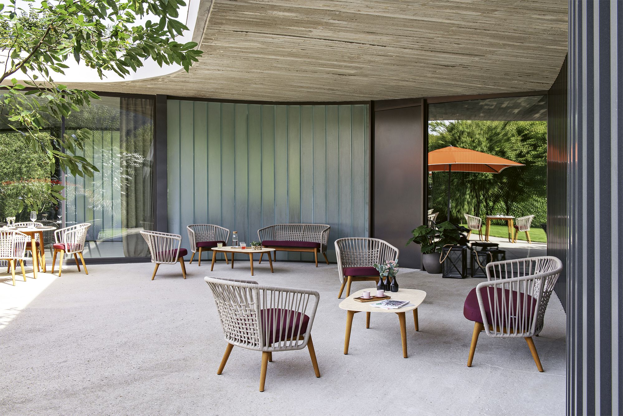 GORDES Low Armchair