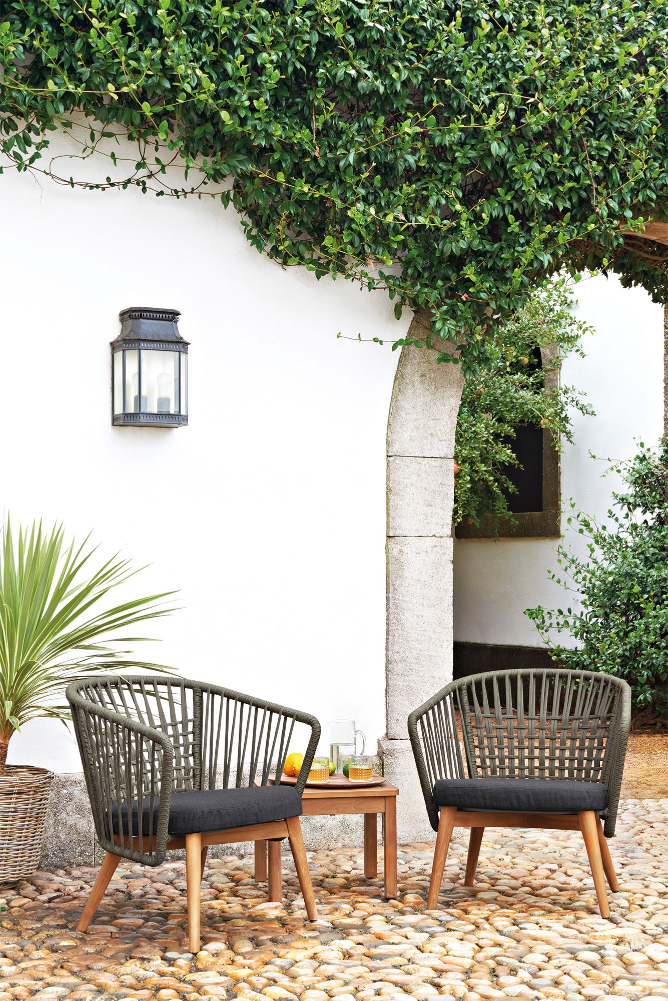 GORDES Low Armchair