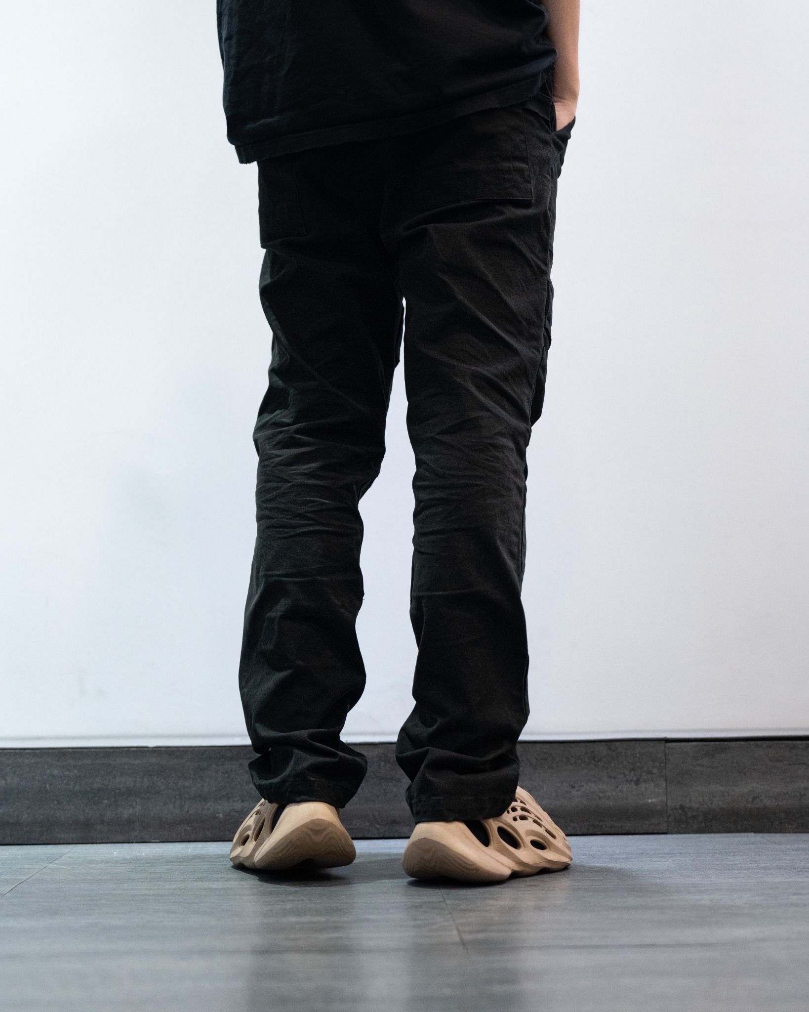 LOOSE HYBRID CARGO PANTS - BLACK