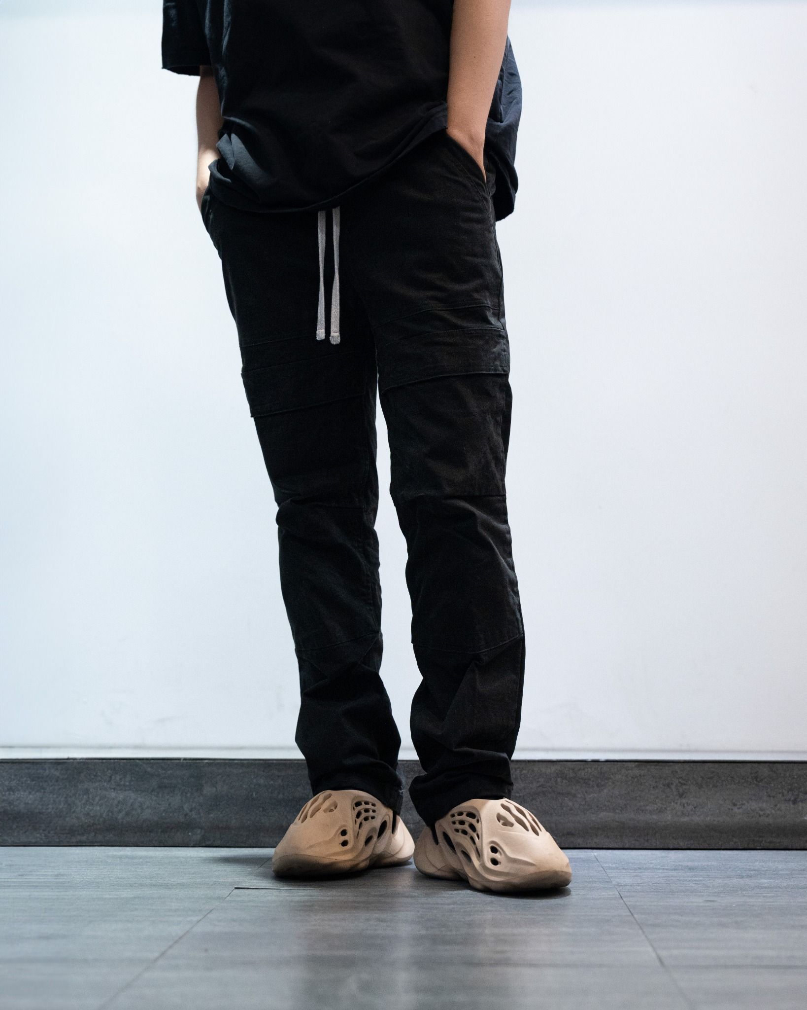 LOOSE HYBRID CARGO PANTS - BLACK