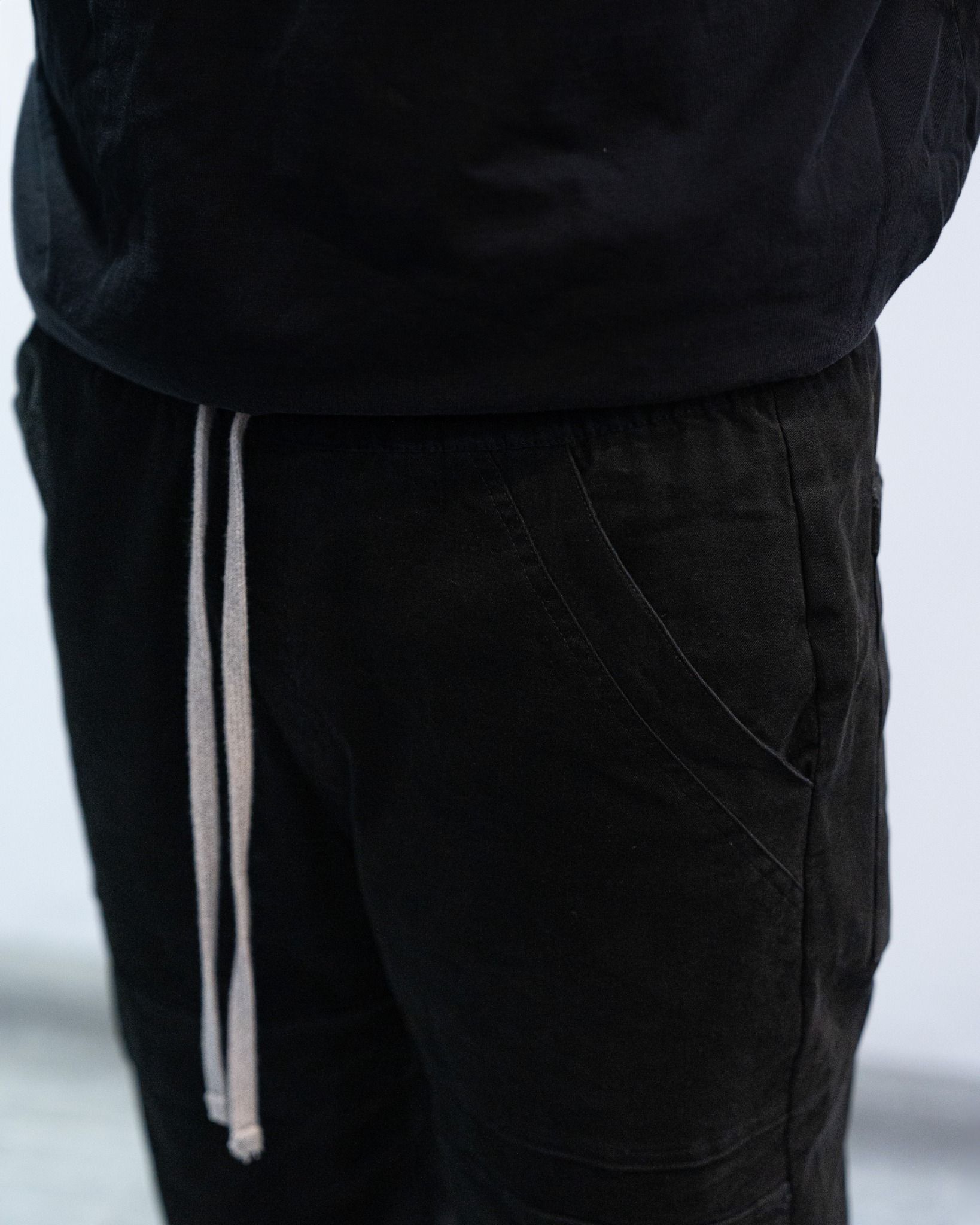 LOOSE HYBRID CARGO PANTS - BLACK