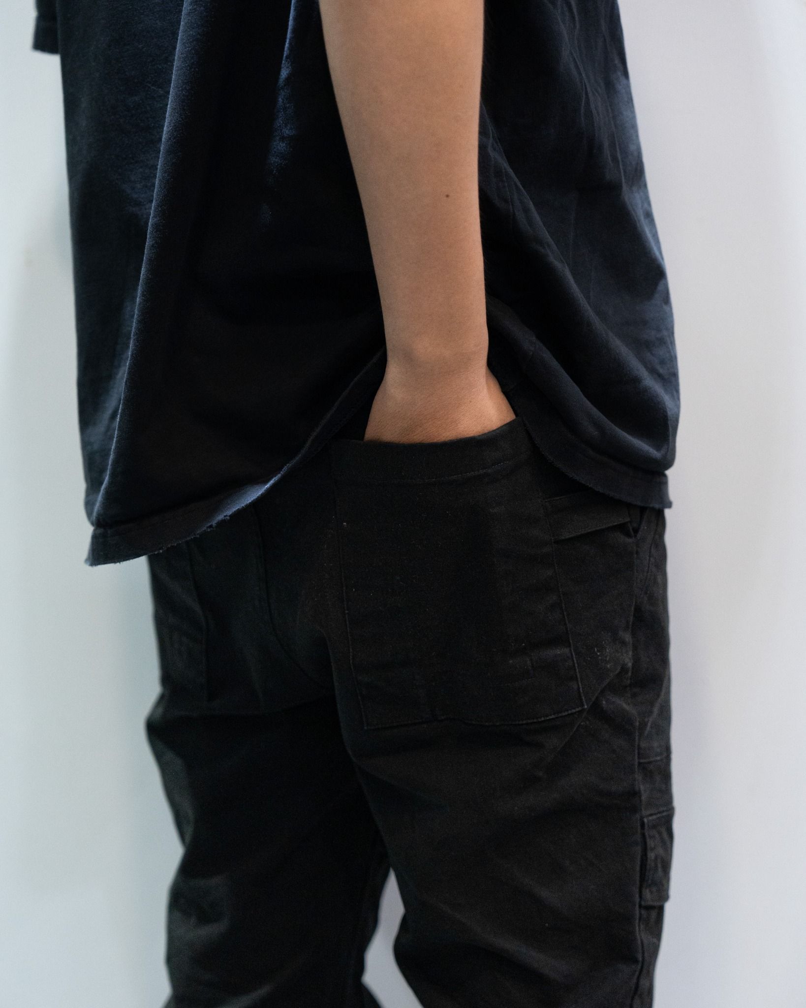LOOSE HYBRID CARGO PANTS - BLACK