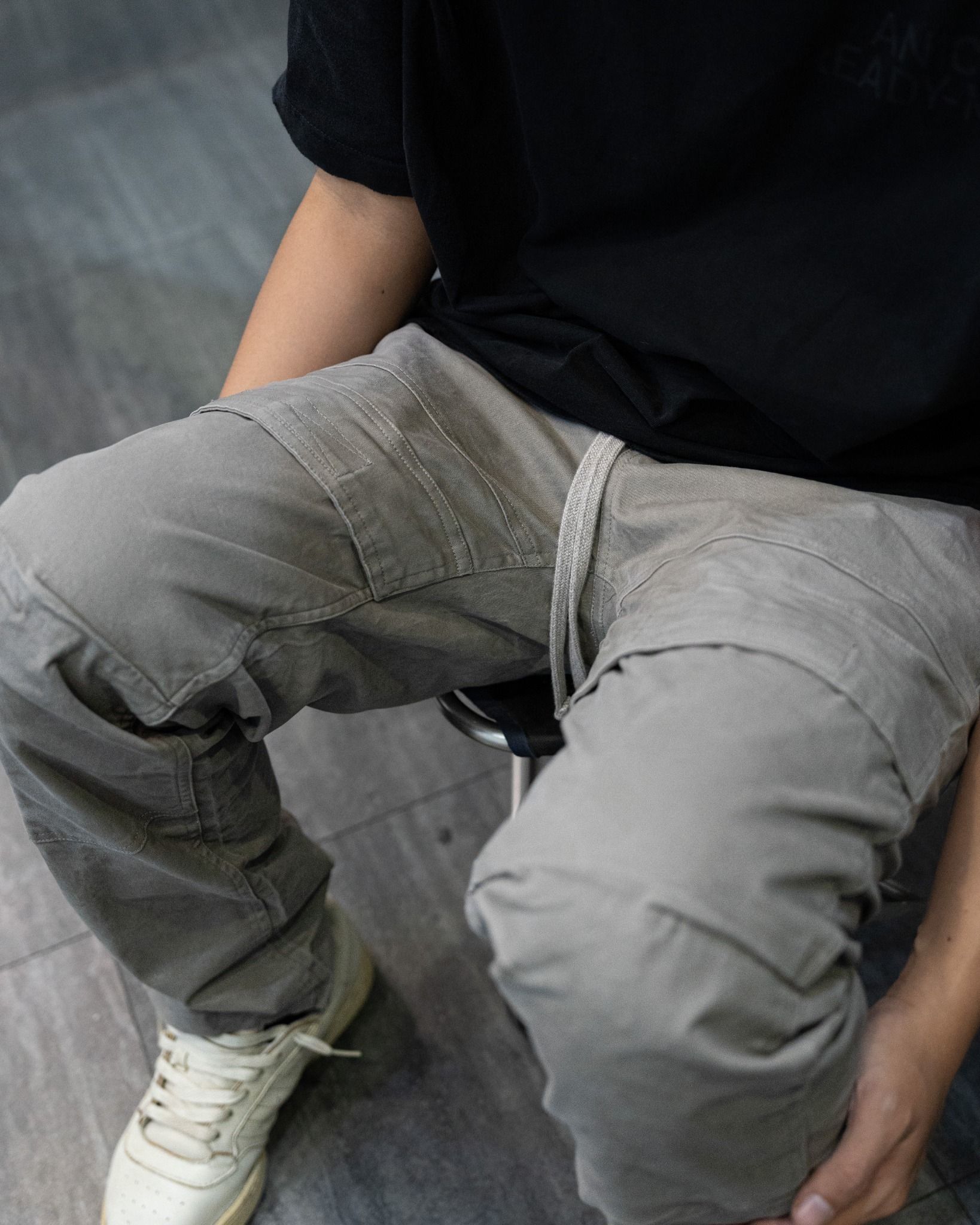 LOOSE HYBRID CARGO PANTS - SUVA GREY