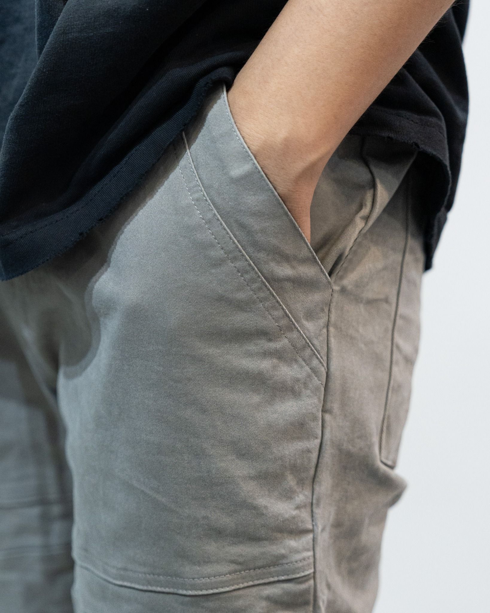 LOOSE HYBRID CARGO PANTS - SUVA GREY