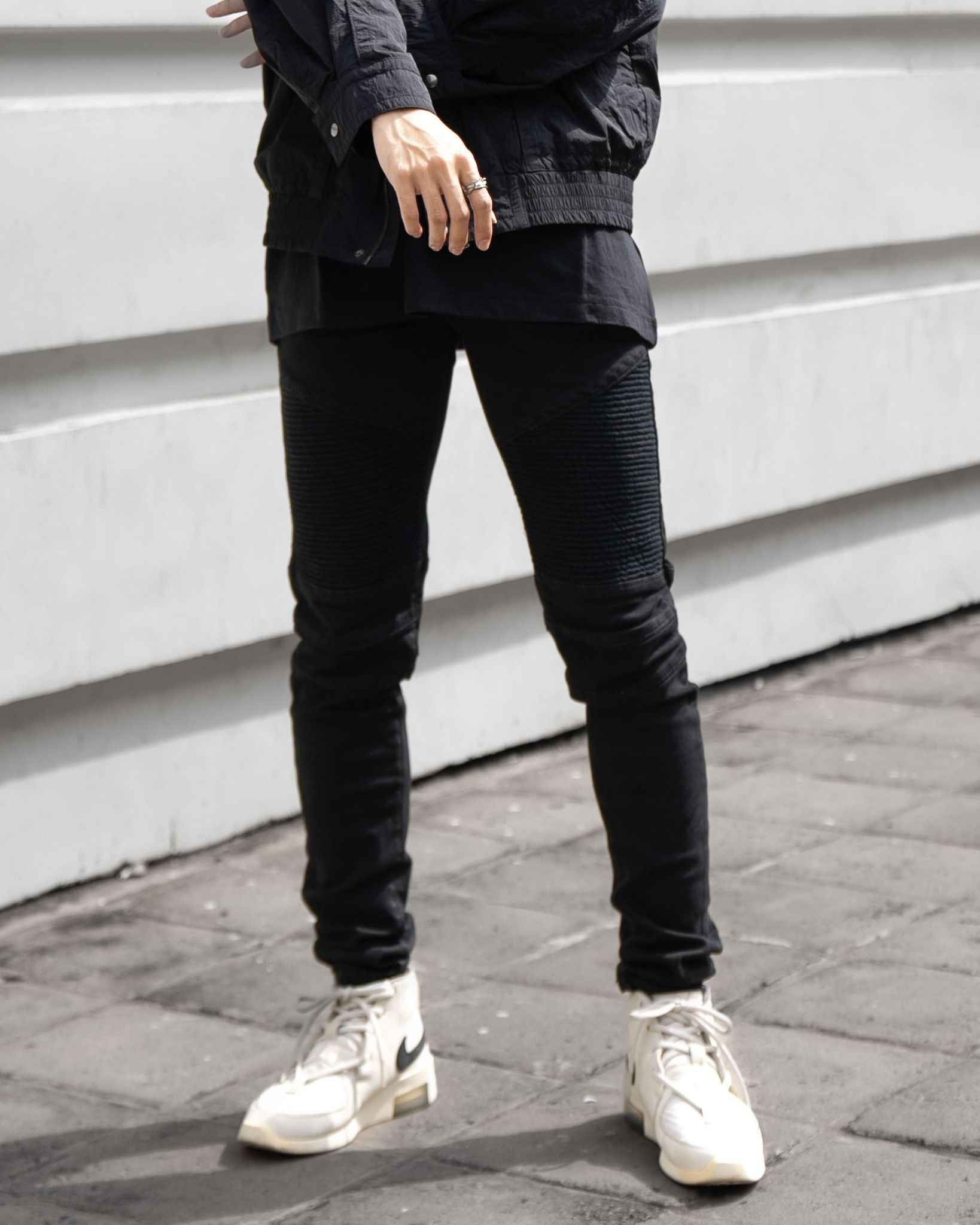 CLASSIC SLIM BIKER JEAN - BLACK