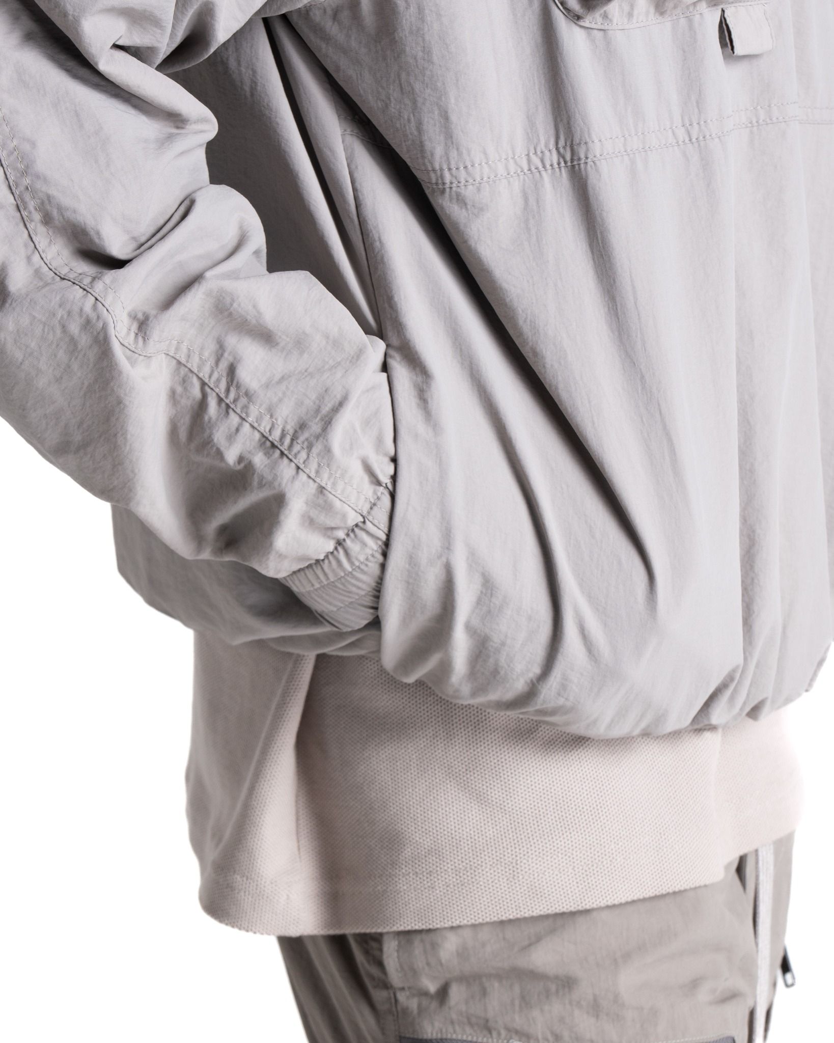 NYLON HALF ZIP JACKET - LIGHT GREY